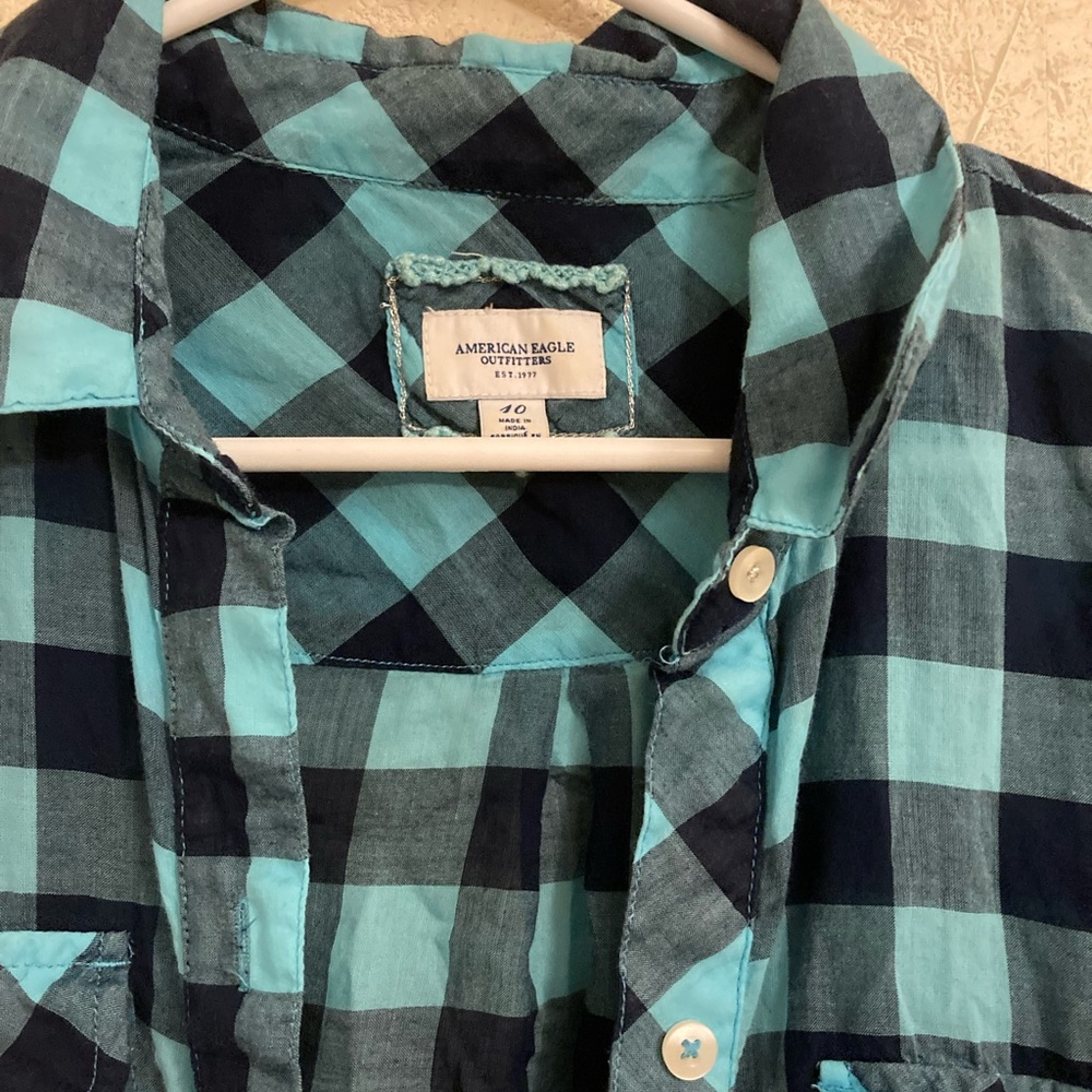 ๐ Gorgeous gently loved American Eagle Outfitters plaid shirt - Picture 2 of 5